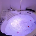 Nid D'amour Baignoire/jacuzzi Daire *