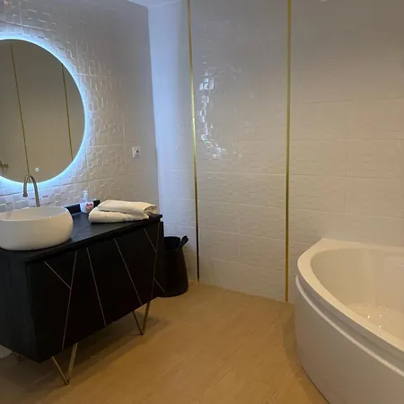 Nid D'amour Baignoire/jacuzzi Daire